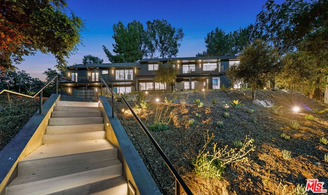 Building Photo - 3140 Coldwater Canyon Ave