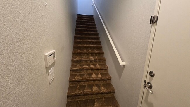 Building Photo - 3975 N Hualapai Way