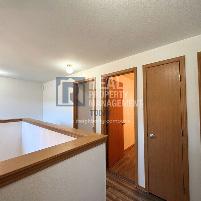Building Photo - Akshanx LLC - 425/427 (Cascade Group - Sil...