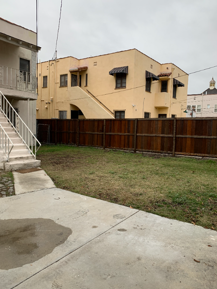 Building Photo - 824 1/2 S Curson Ave