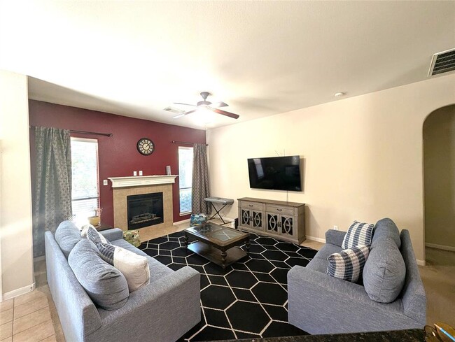 Building Photo - 303 Steer Acres Ct