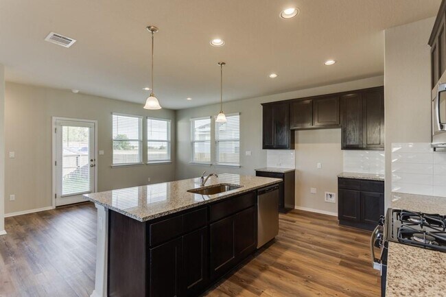 Building Photo - 412 Delta Crst