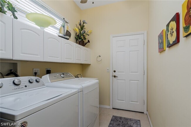 Building Photo - 28460 Highgate Dr