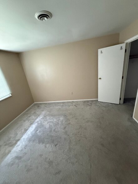 Building Photo - 2275 N Cable Rd