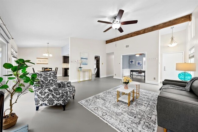 Building Photo - 1702 Coturnix Dr