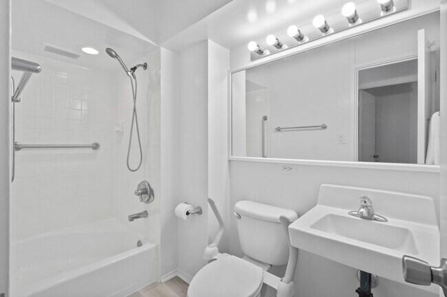 Building Photo - Cozy Island Escape | Near Waikiki & Diamond Head