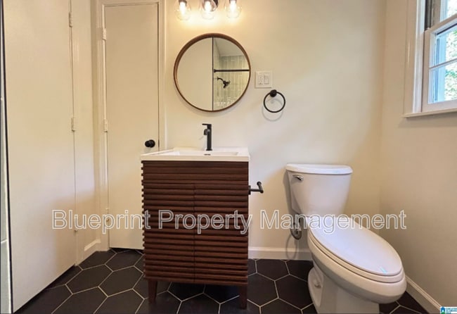 Building Photo - 500 Rollingwood Rd