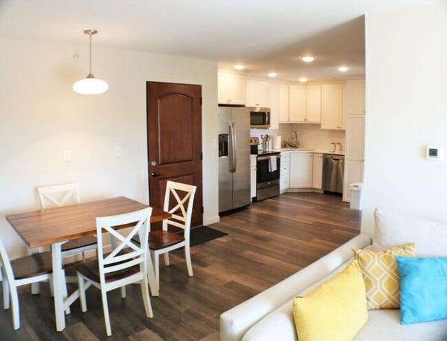 Building Photo - $2,100 | 2 Bedroom, 2 Bathroom Semi-Furnis...