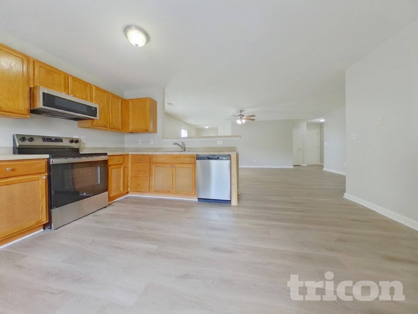 Building Photo - 404 Castle Ridge Dr