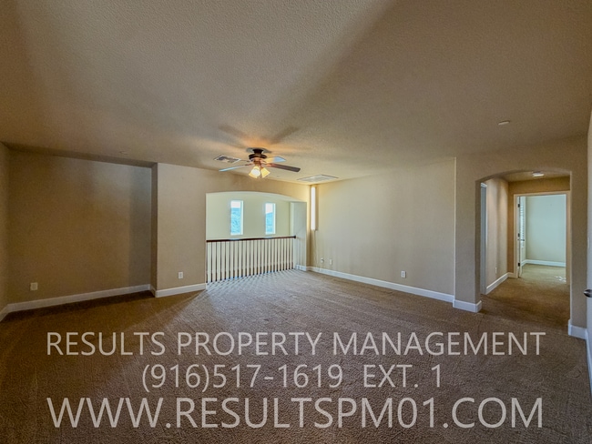 Building Photo - Elegance and spacious Mini Mansion