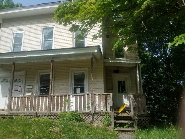 Building Photo - 11 Willow Ave