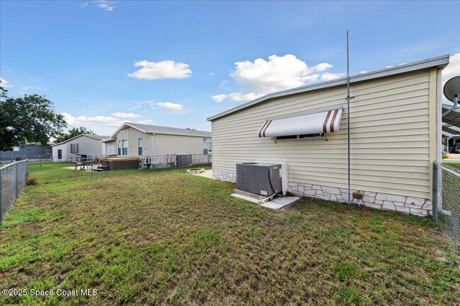 Building Photo - 938 Wren Cir