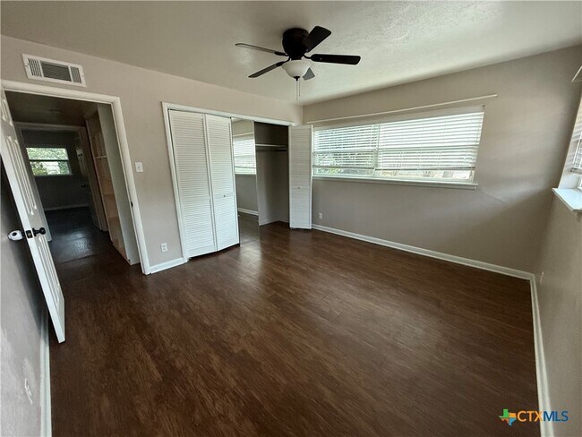 Building Photo - 1400 N East St