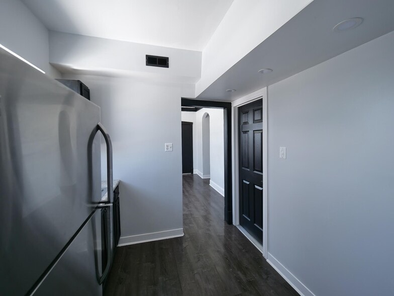 Building Photo - 5004 W Armitage Ave