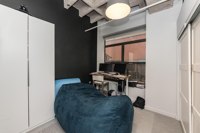 Building Photo - 2 bedroom in Chicago IL 60605