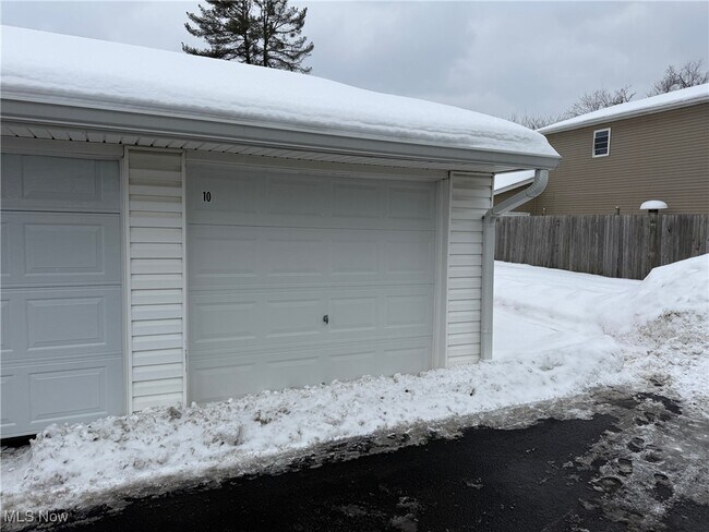 Building Photo - 2465 Warren Pkwy