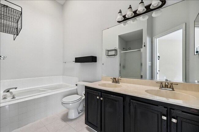 Building Photo - Luxury Townhome at Lake Linganore