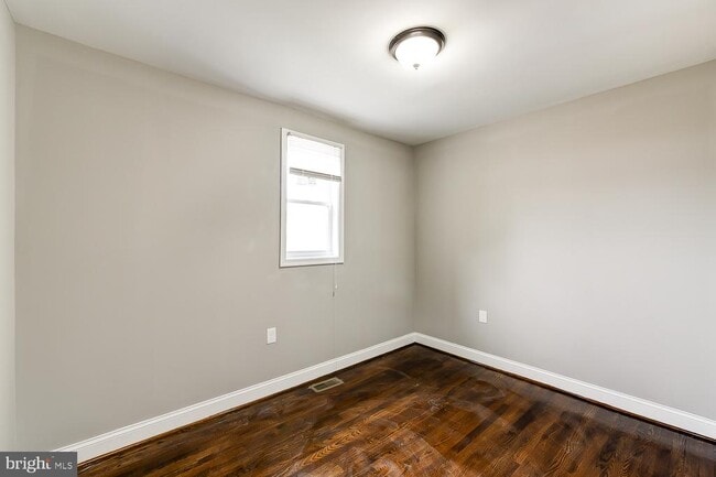 Building Photo - 707 Congress St SE