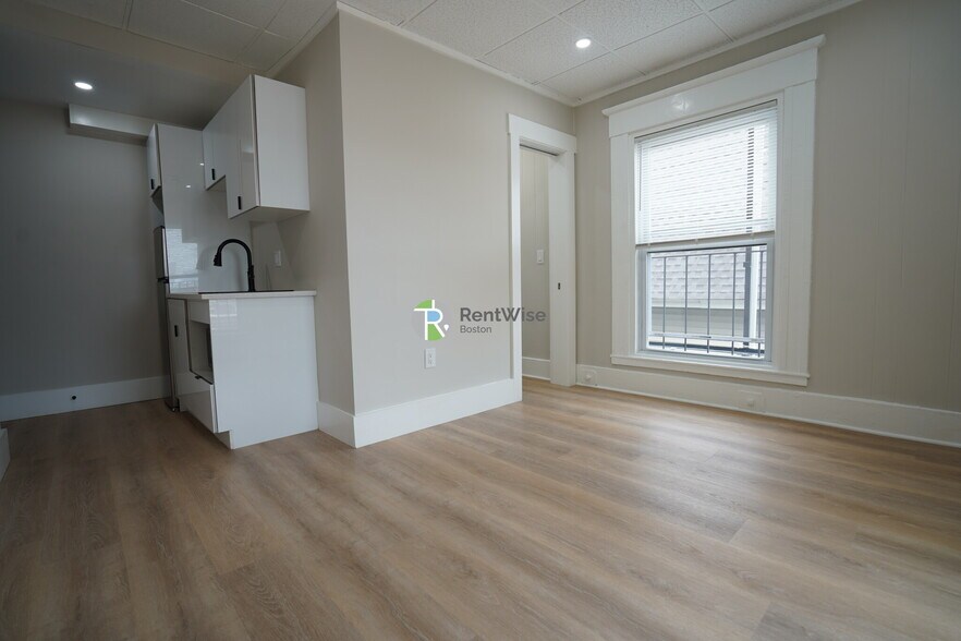 Primary Photo - 142 Dorchester St