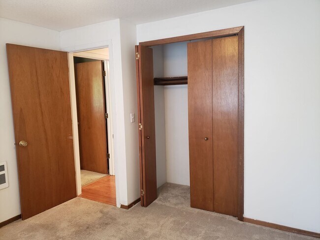 Building Photo - Charming Milwaukie House with Beautiful Ba...