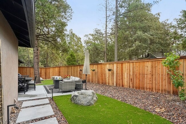 Building Photo - 25340 Marion Ridge Dr