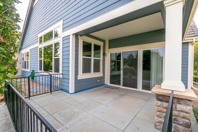 Building Photo - Beautiful ranch style patio home in Fox Meadows golf community.