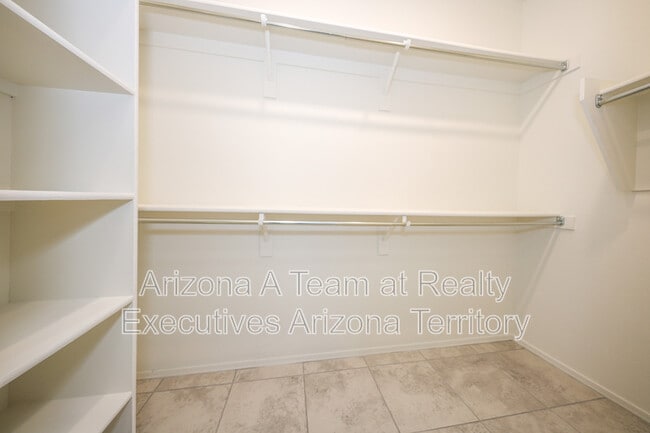 Building Photo - 4466 S Sunrise Bluff Way