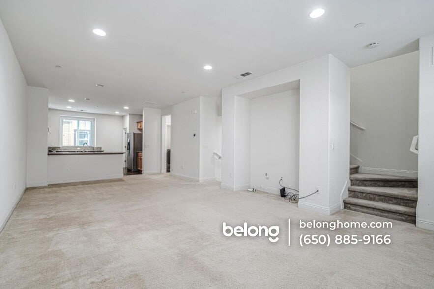 Building Photo - 6704 S Mariposa Ln