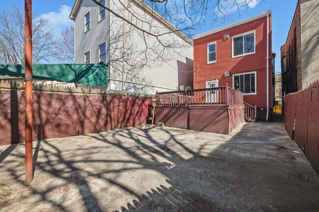 Building Photo - 163 Bidwell Ave