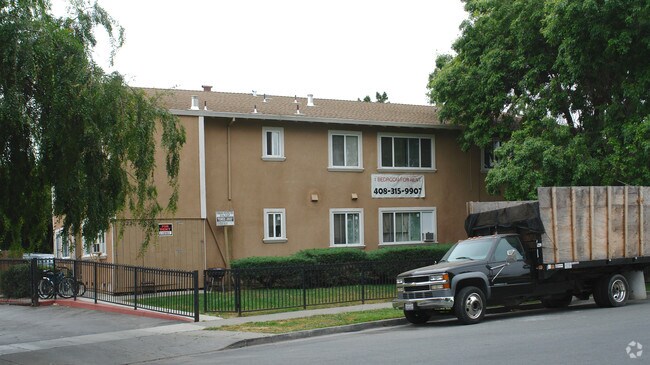 Primary Photo - 5226 Snow Dr