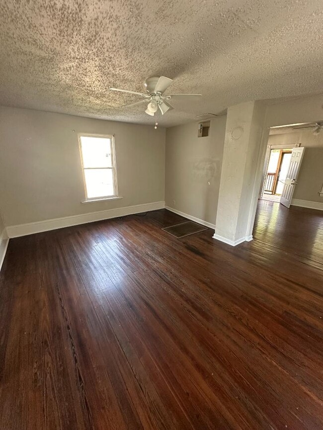 Primary Photo - 1210 Tazewell Ave SE