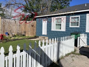 Building Photo - Your own private 1 bedroom oasis!