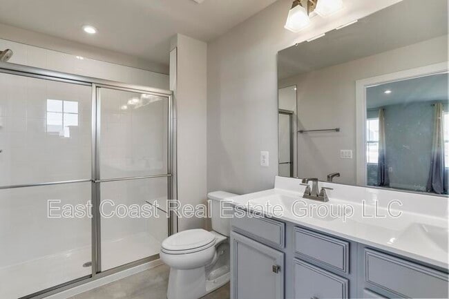 Building Photo - 632 Perspective Pl