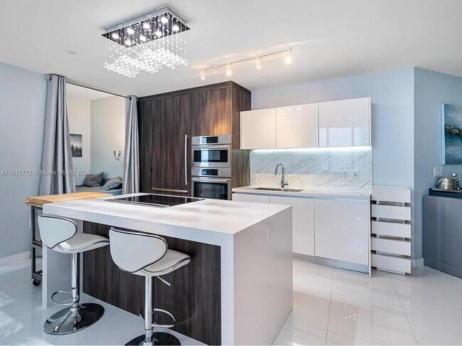 Building Photo - 851 NE 1st Ave