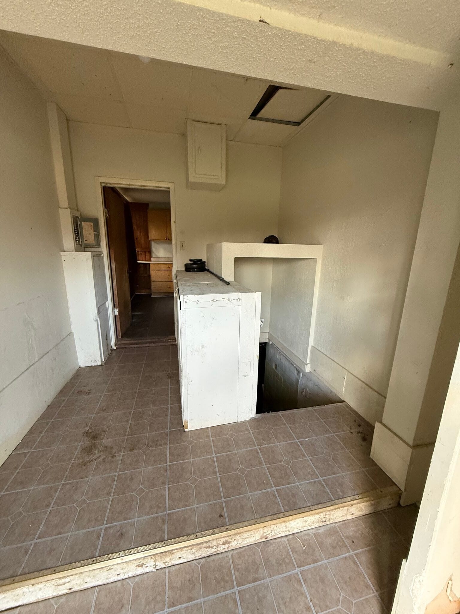 Building Photo - 803 E Whitmer St