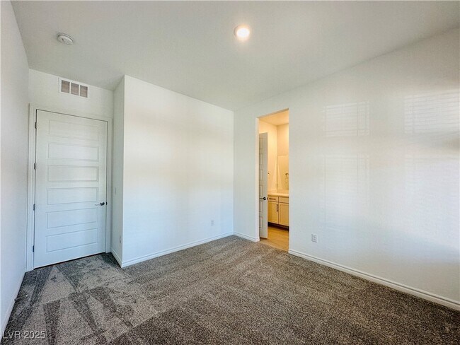 Building Photo - 981 Woodburn Ln