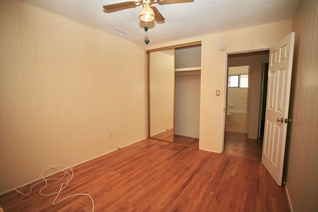 Building Photo - 3Br 1 Ba Country Charmer