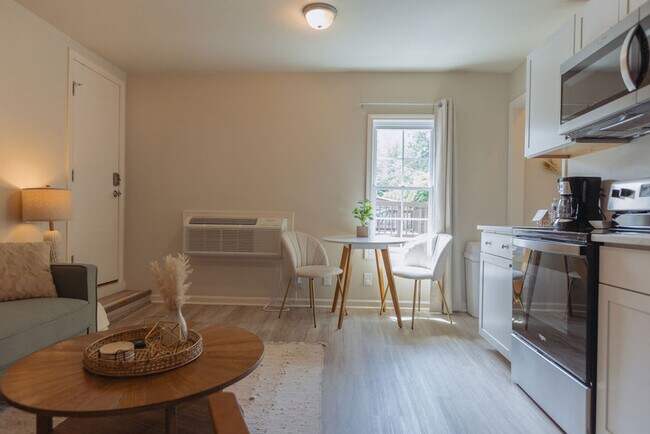 Building Photo - 308 Lamont St