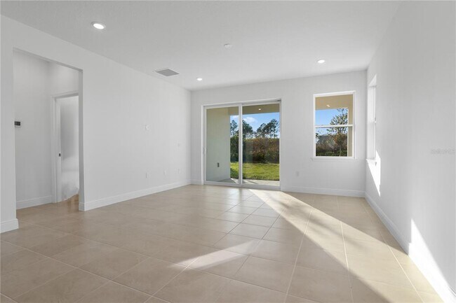 Building Photo - 1940 Sunshine Peak Dr