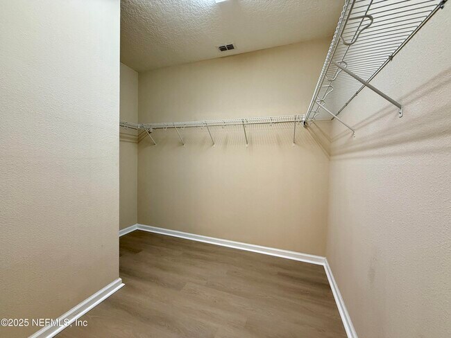 Building Photo - 1337 Tripper Dr