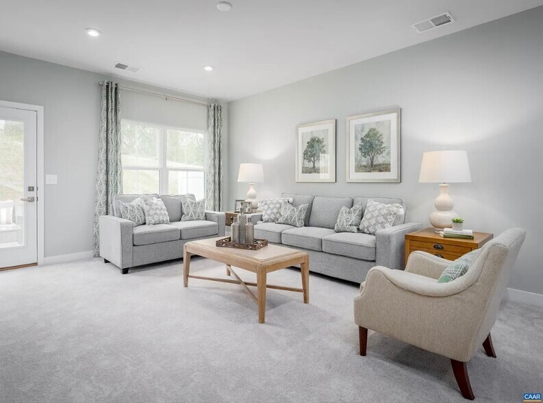 Building Photo - 736 Empire St