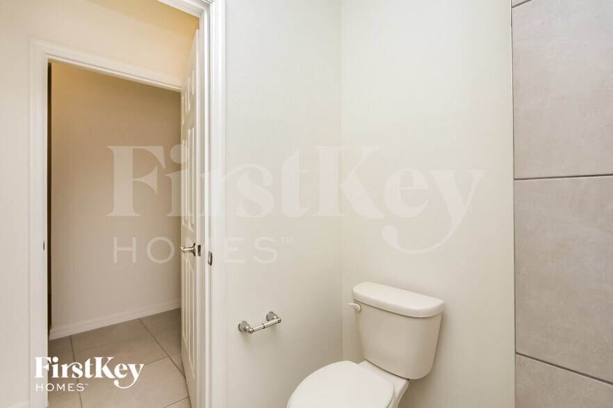 Building Photo - 360 Corbel Ln
