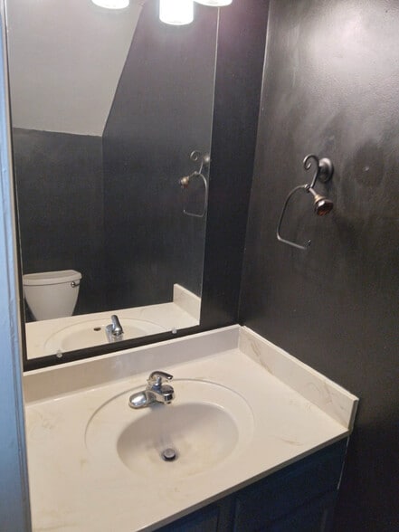 first floor 1/2 bath - 4415 NW 41st Plz