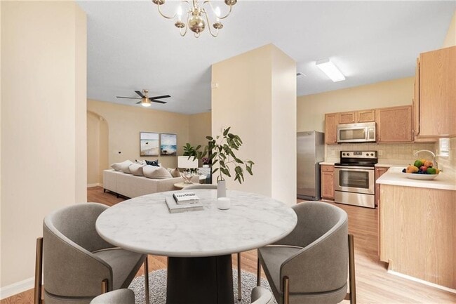 Building Photo - 1102 Pleasant Oaks Ct