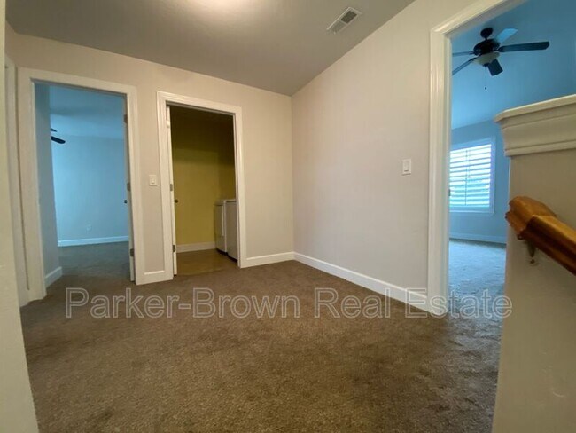 Building Photo - 5561 W Pkwy W