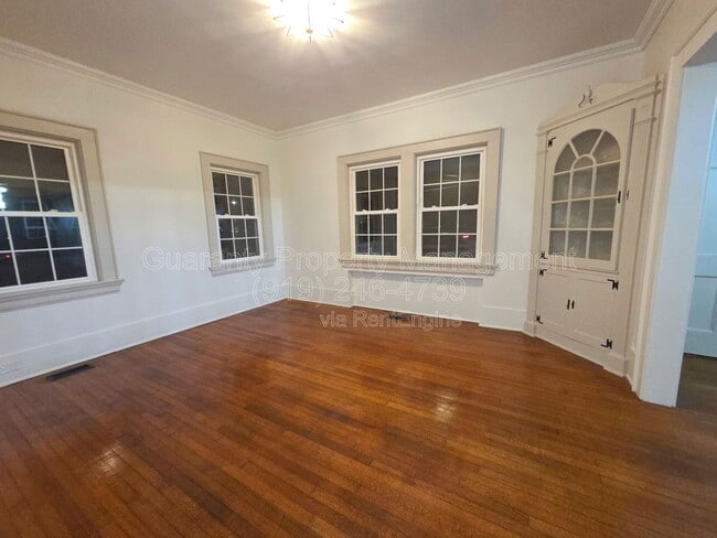 Building Photo - 907 Hines St W