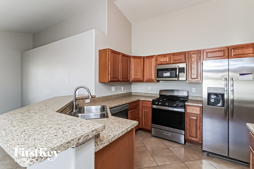 Building Photo - 8543 W Cherry Hills Dr