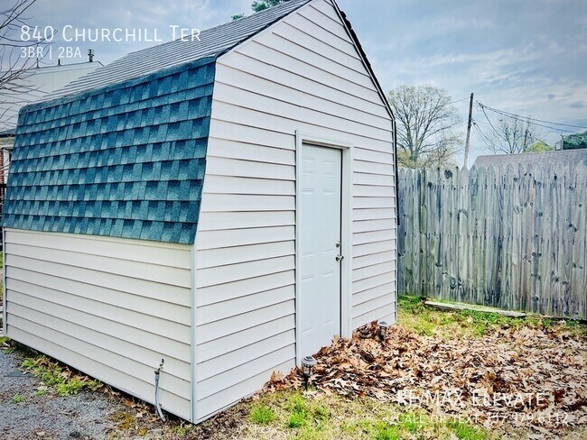 Building Photo - 840 Churchill Terrace