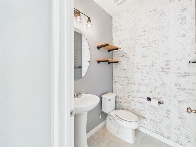 Building Photo - 5164 Chickadee St