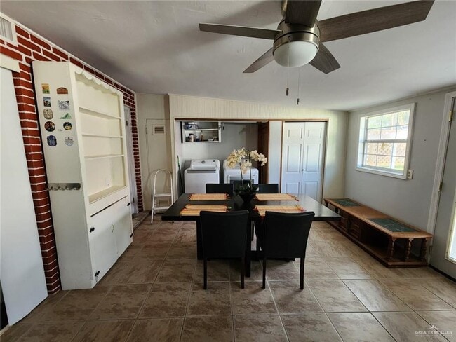 Building Photo - 22 Laurel Ave